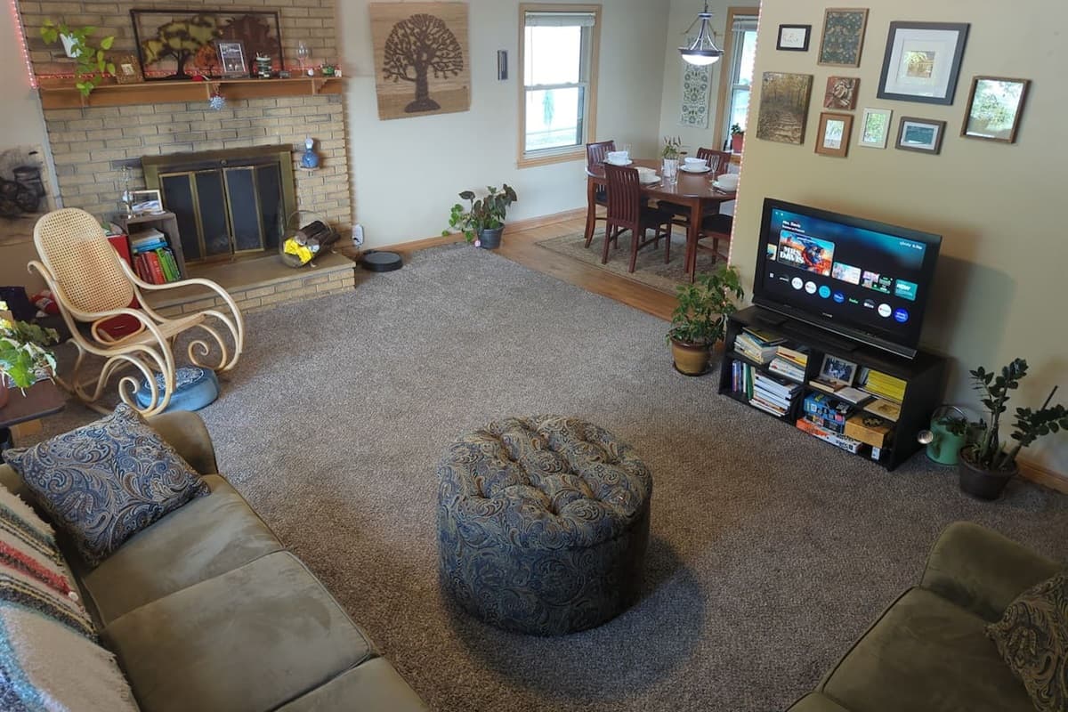 Room D · Comfy, quiet neighborhood, restaurants nearby (D)