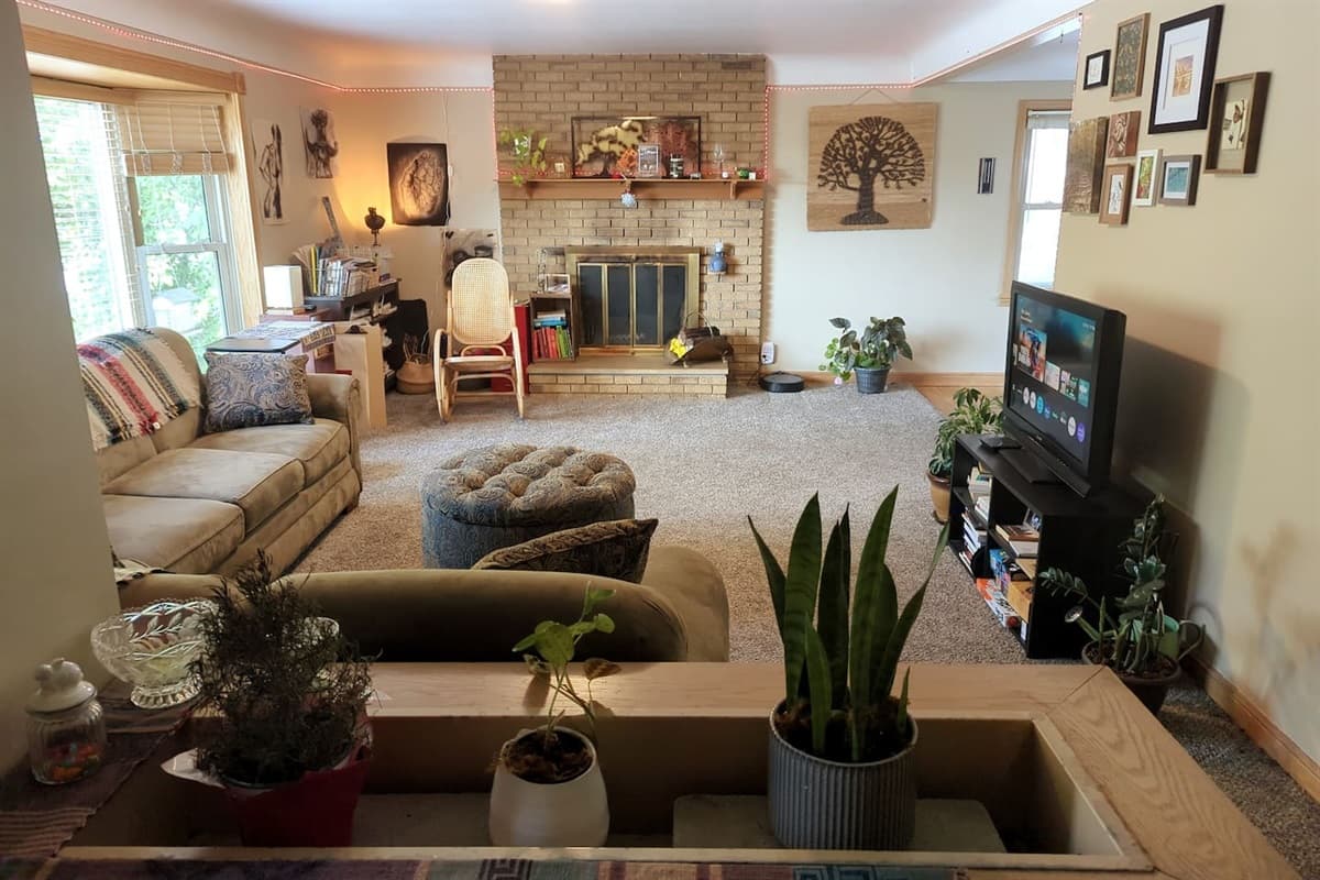 Room C · King bed; quiet neighborhood; food nearby (C)
