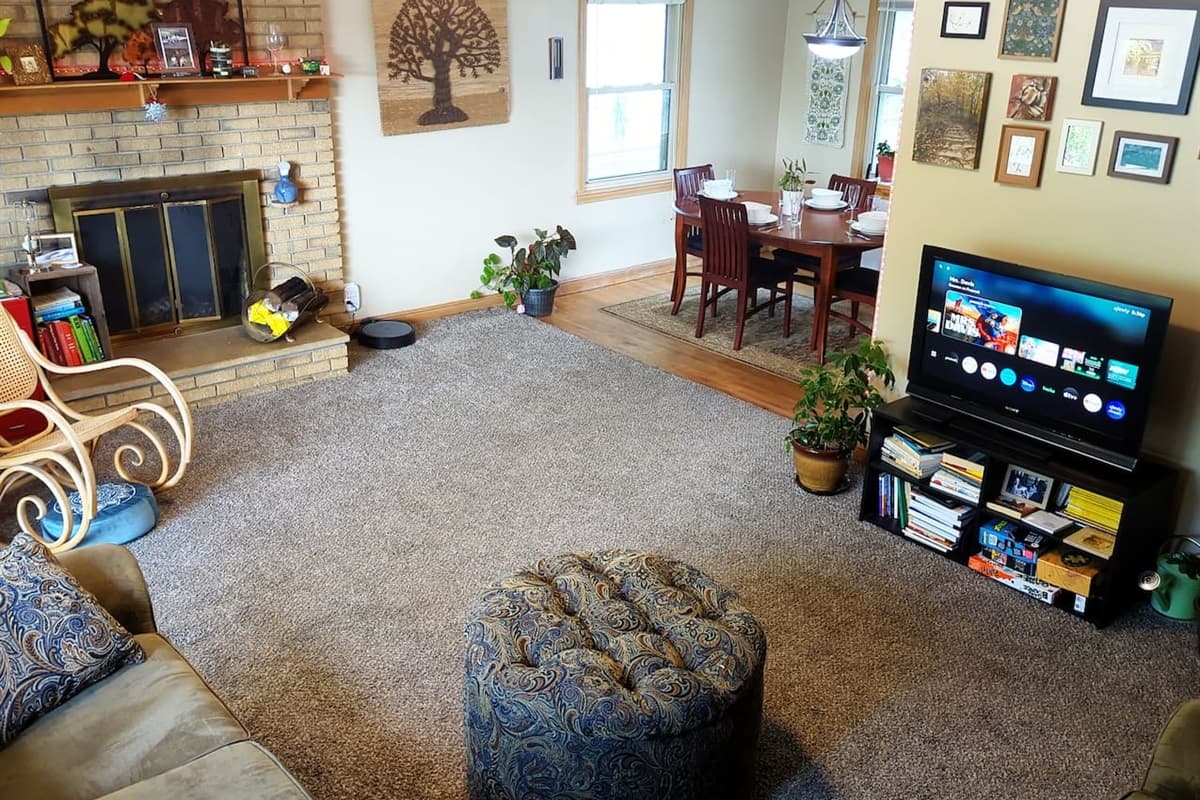 Room B · Comfy, quiet neighborhood; restaurants nearby (B)